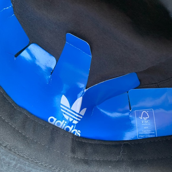 NWT Unisex Adidas bucket cap - Picture 4 of 5